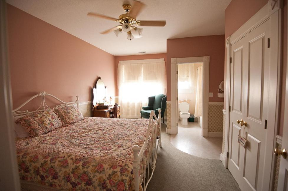 Victorian Veranda Country Inn Lawrence Kamer foto