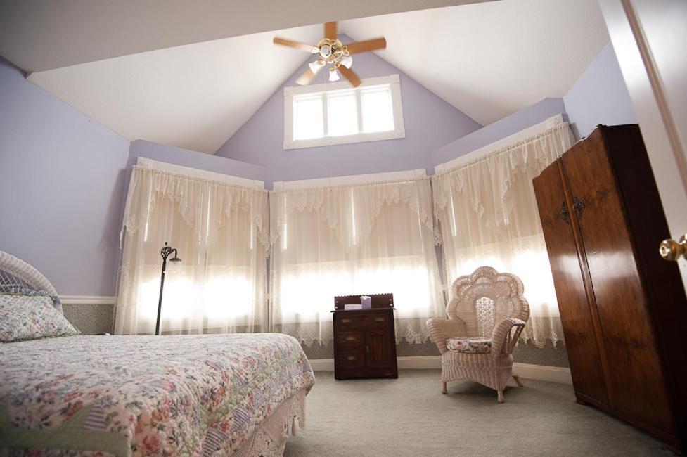 Victorian Veranda Country Inn Lawrence Kamer foto